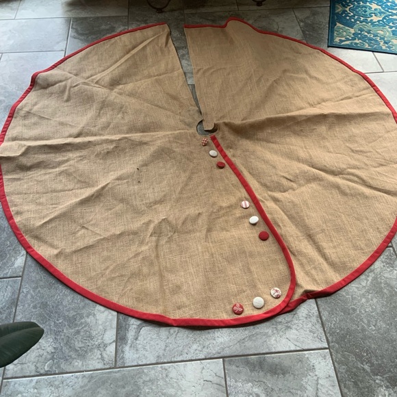 Tree skirt and 3 stockings. - Picture 4 of 4